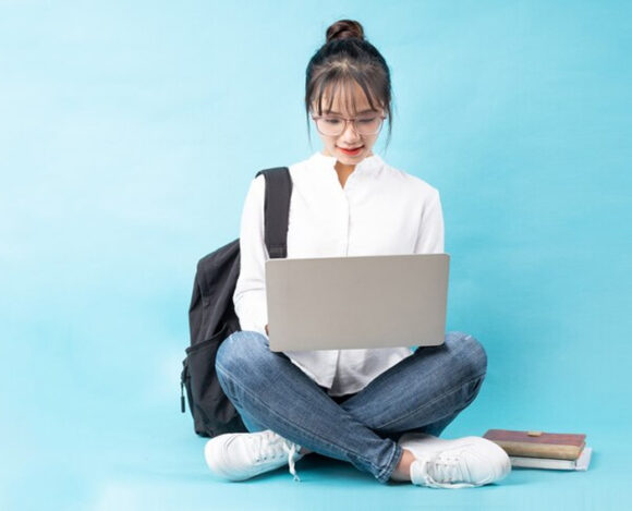 Cara menghindari kebosanan saat kuliah online dari luar negeri